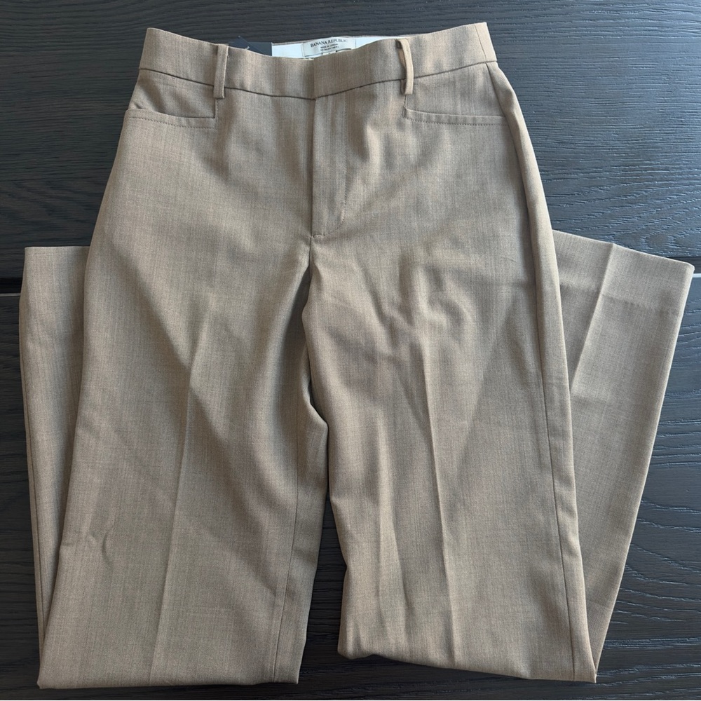 Banana Republic - Dress Pants beige new size 2